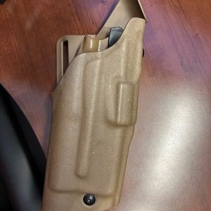 Glock 19x Safariland holster.